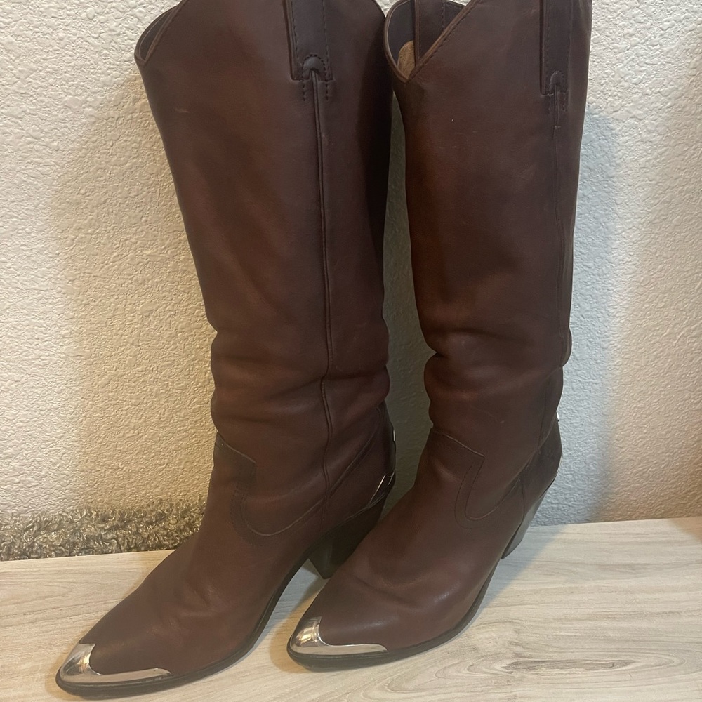Frye Faye Metal Plate Pull On Western Boot 7.5